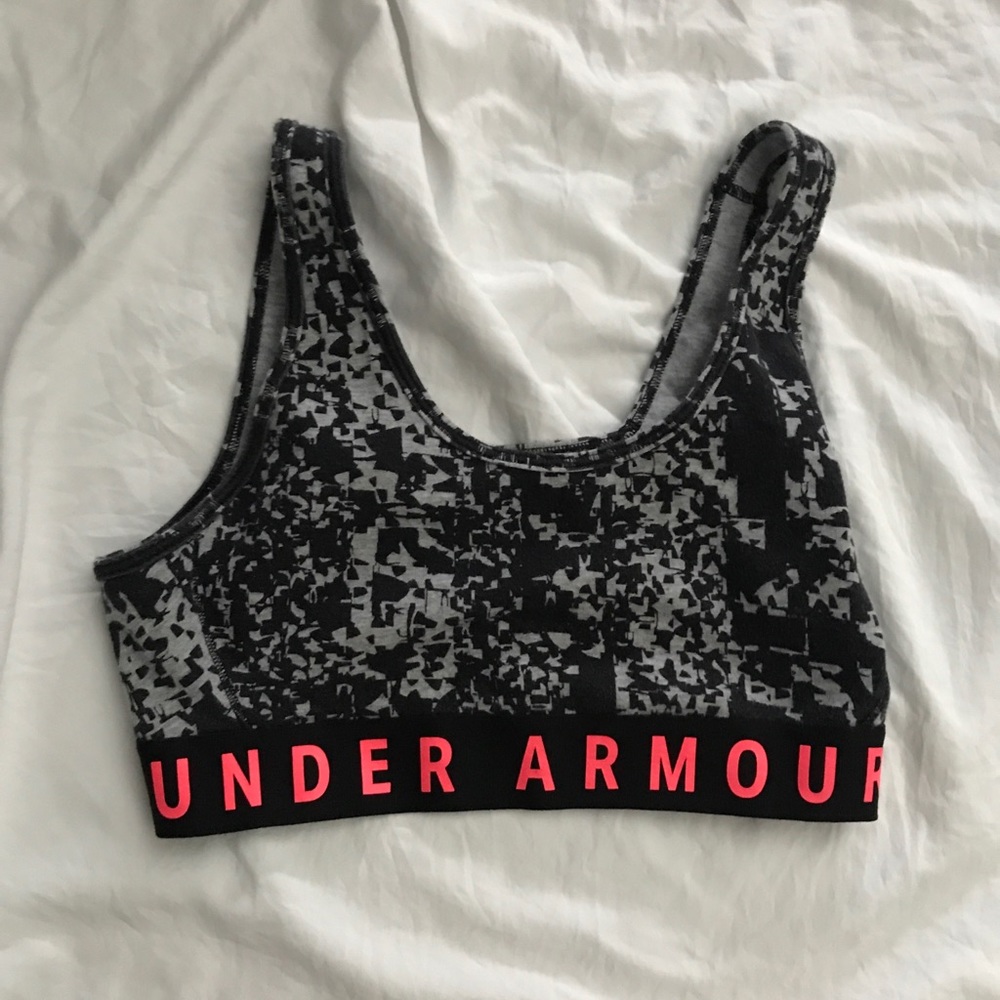 Under Amour Sports Bra ⭐️ NWOT